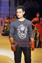 Aamir Khan at Being Human Show in HDIL Day 2 on 13th Oct 2009 (18).JPG